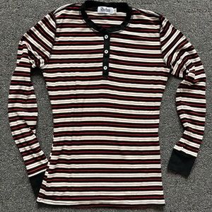 Rhythm women’s T-shirt size Small. Stretchy cotton material.